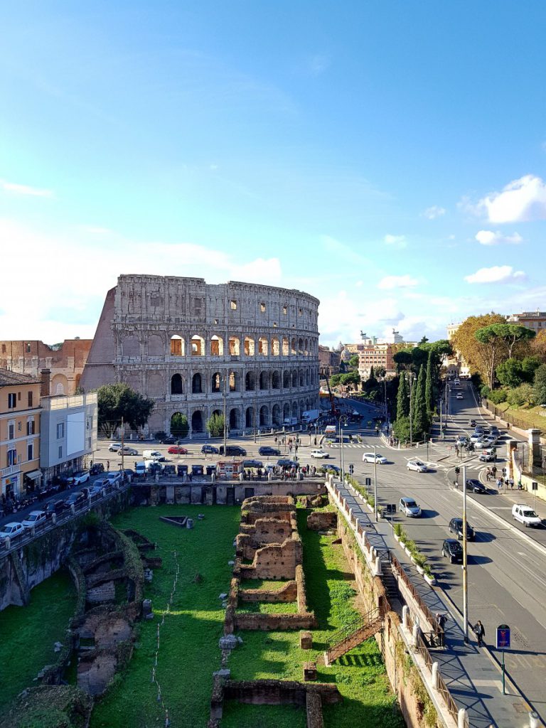 Колизей снаружи со всех ракурсов на обзорной экскурсии по Риму с профессиональным русским гидом