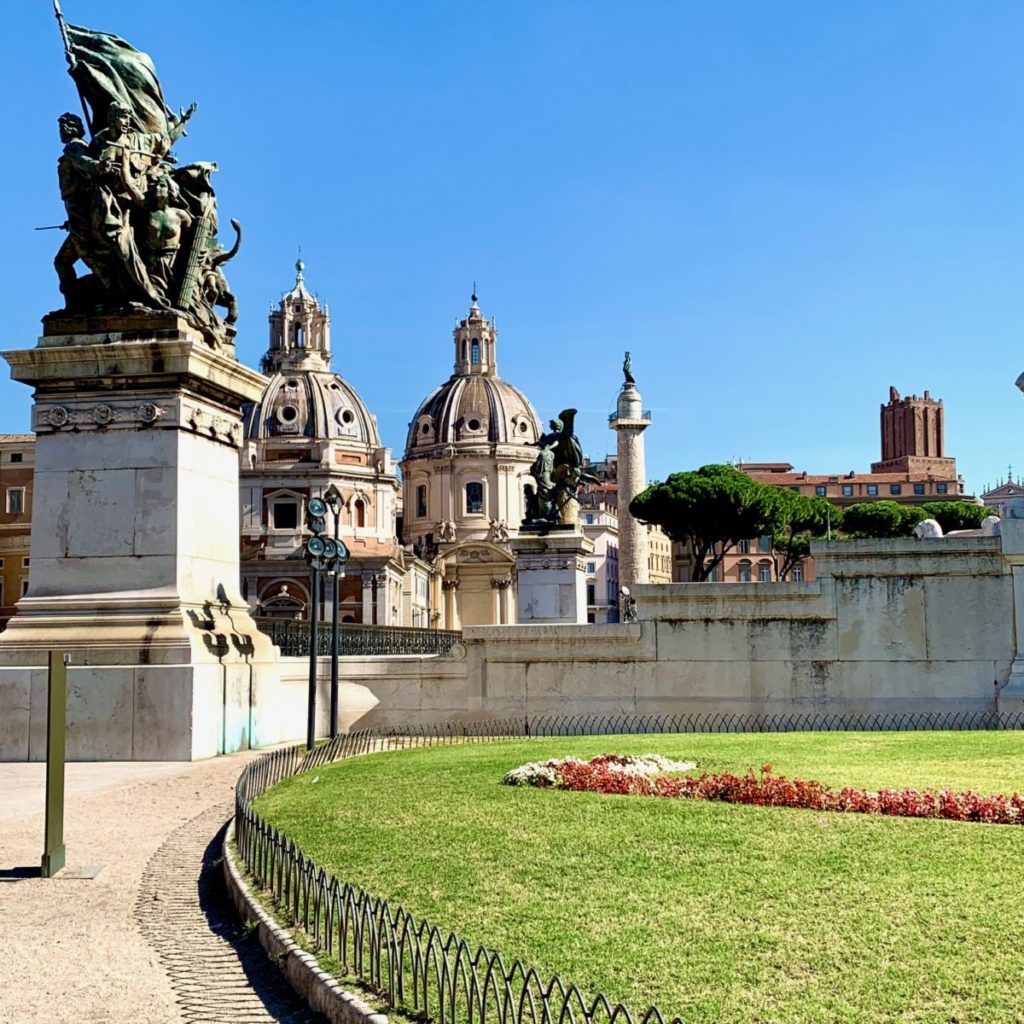 Площадь Венеции Пьяцца Венеция по маршруту обзорной экскурсии в Риме