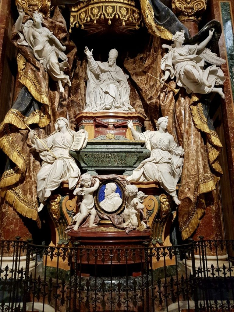 Памятное надгробие кардинала Людовико Людовизи и Папы Римского Григория XV века. Базилика Сан Иньяцио ди Лойола