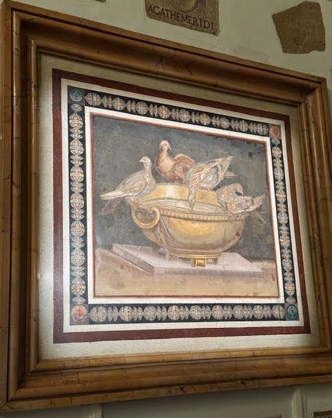 Рим Выставки. ГОЛУБИ ПЛИНИЯ - напольная микро-мозаика в виде эмблемы.